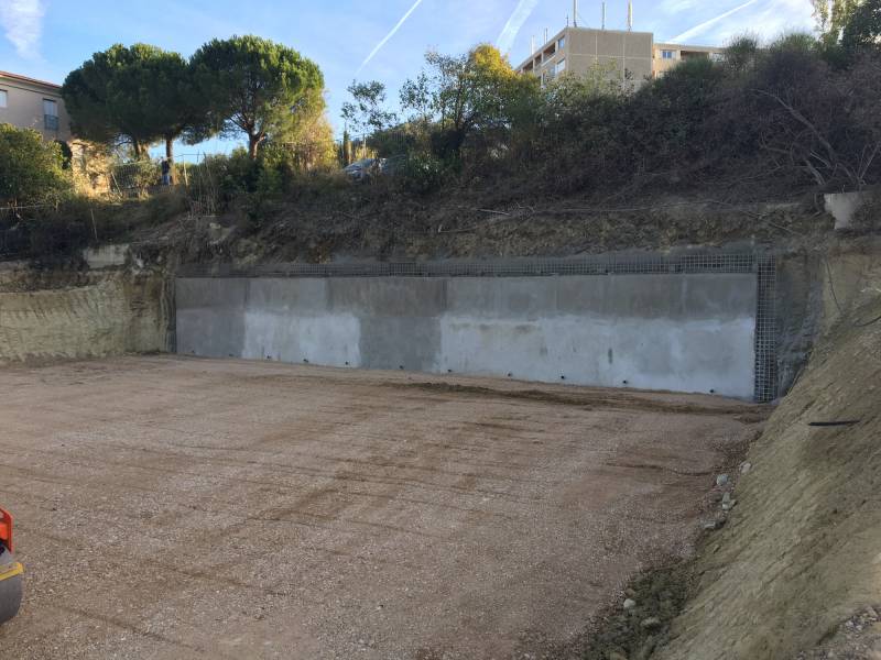Réalisation de parois microberlinoises pour un projet de construction d’un ensemble immobilier à Istres, dans les Bouches du Rhône.