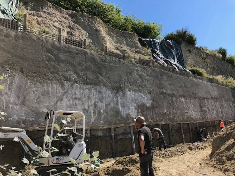 Réalisation de parois microberlinoises site du Château de Lauris dans le Vaucluse