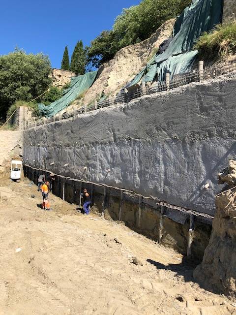 Réalisation de parois microberlinoises site du Château de Lauris dans le Vaucluse