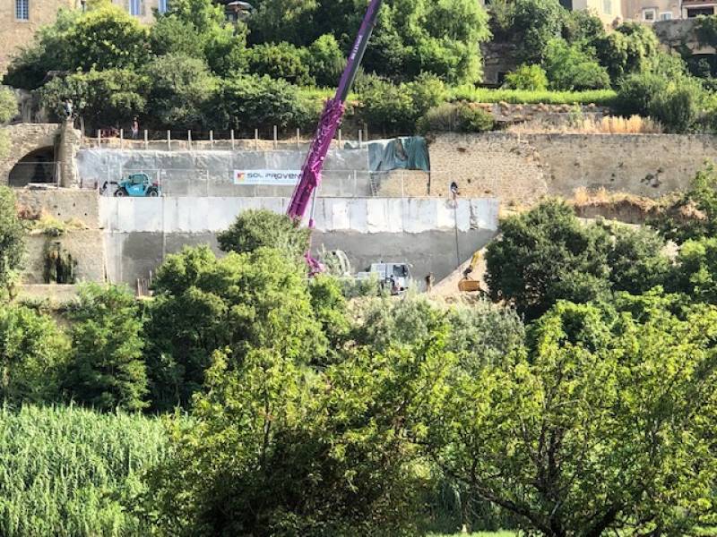 Réalisation de parois microberlinoises site du Château de Lauris dans le Vaucluse